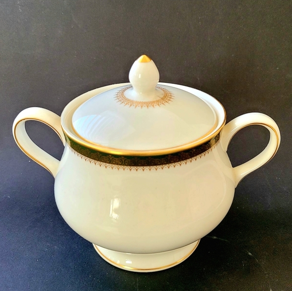 Vintage Wedgewood Chester Covered Sugar bowl, Fine Bone China, Made in England - Picture 2 of 9